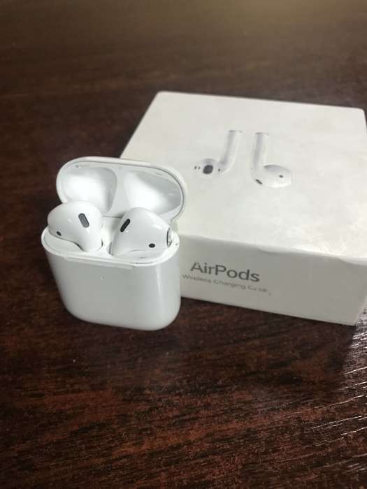 Apple AirPods iPoster.ua