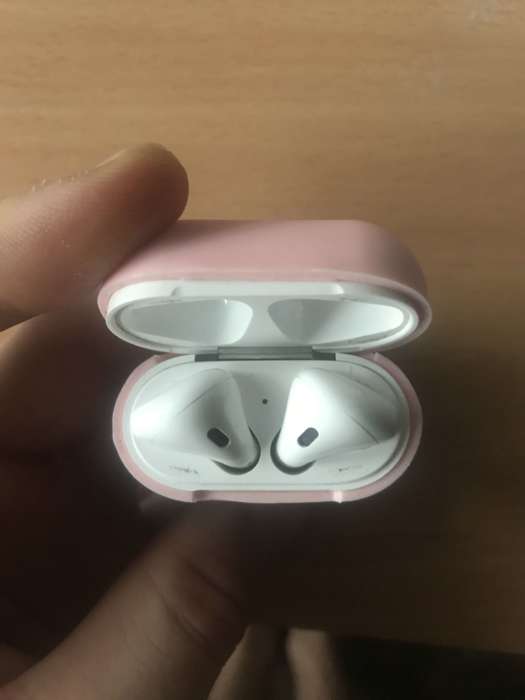 Apple AirPods with Changing Case США iPoster.ua