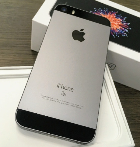 iPhone SE 16GB Space Gray iPoster.ua