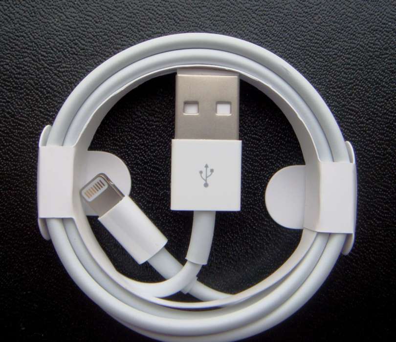 Зарядка на iPhone оригинальный кабель Apple Lightning из 7 iPoster.ua