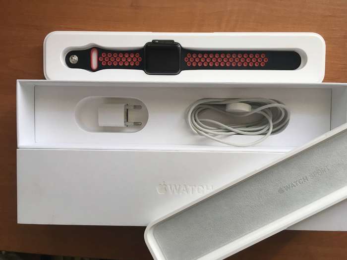 Apple Watch (1 Gen) 42mm Space Gray Aluminium Case Sport Band БУ iPoster.ua