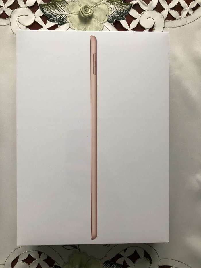 iPad (2018) 128 GB Gold Wi-Fi iPoster.ua