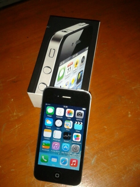 iPhone 4 16 GB Black iPoster.ua