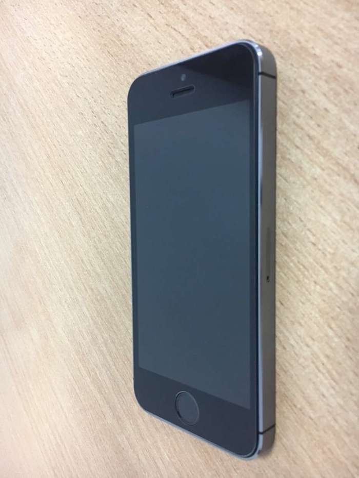 iPhone 5s 16 GB Space Gray iPoster.ua
