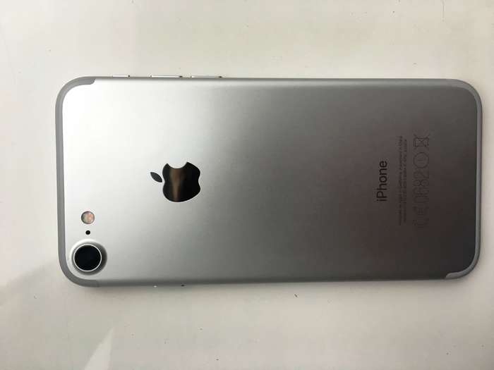 iPhone 7 128 GB Silver БУ iPoster.ua