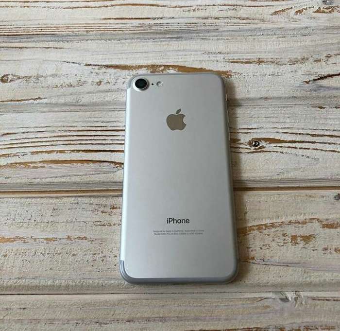 iPhone 7 128GB Silver БУ iPoster.ua