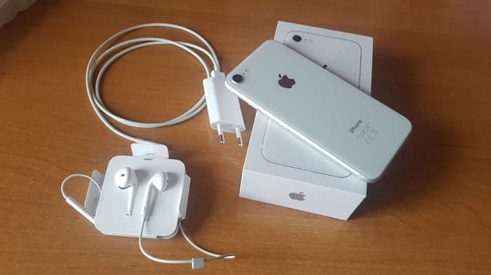 iPhone 8 64 GB Silver БУ iPoster.ua