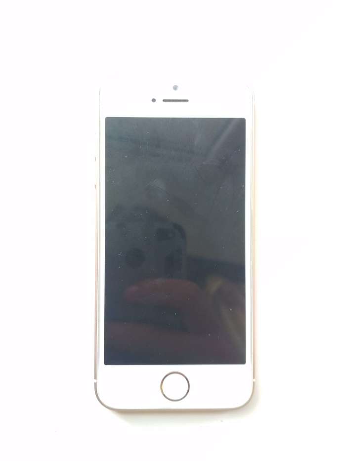 iPhone SE 16 GB Gold БУ iPoster.ua