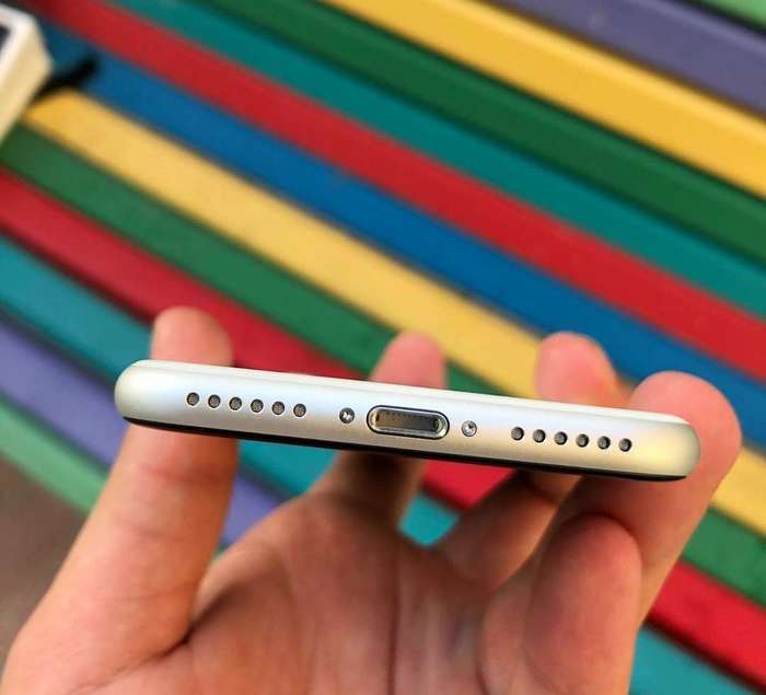 iPhone SE 2 (2020) 64GB White iPoster.ua