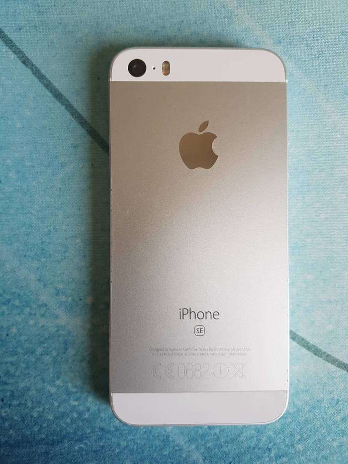 iPhone SE 32 GB Silver БУ iPoster.ua