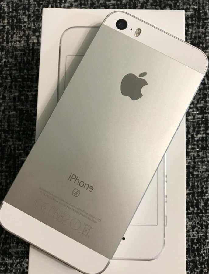 iPhone SE 32GB Silver БУ iPoster.ua