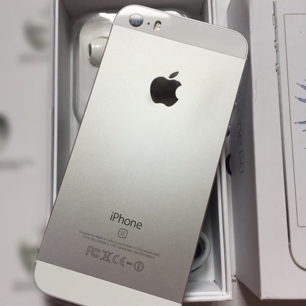 iPhone SE 64GB Silver БУ iPoster.ua