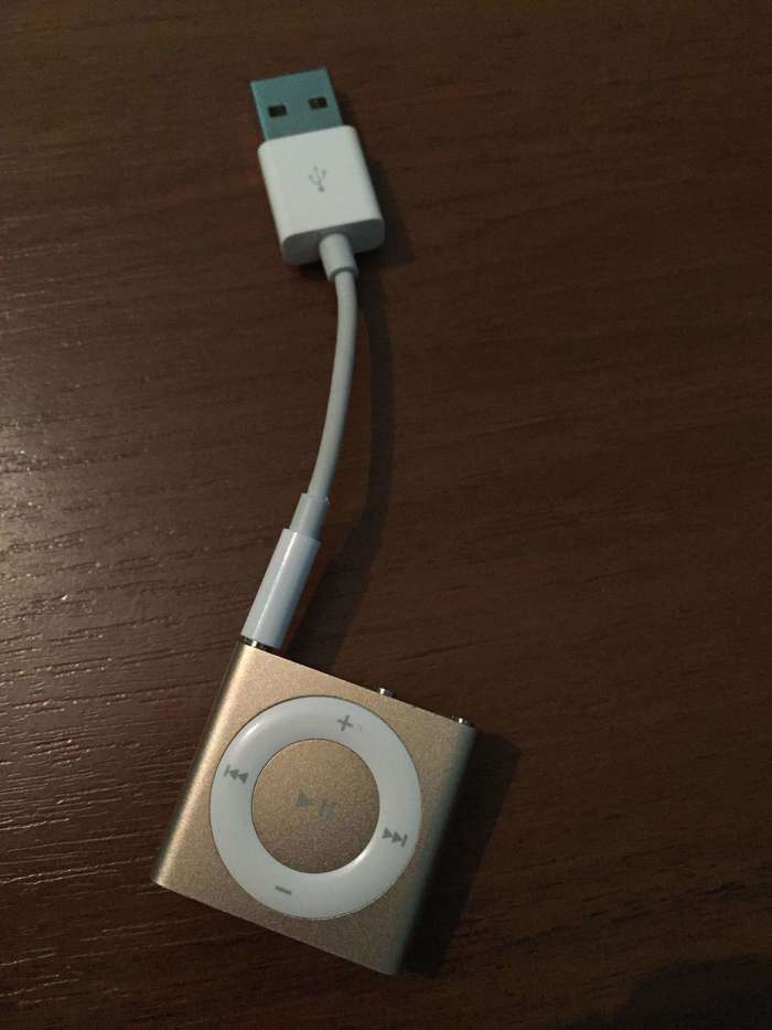 iPod Shuffle 4 2 GB Gold БУ iPoster.ua