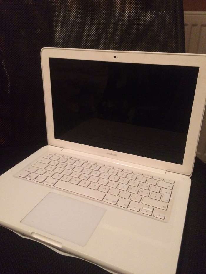 MacBook 13" White 2010 БУ iPoster.ua