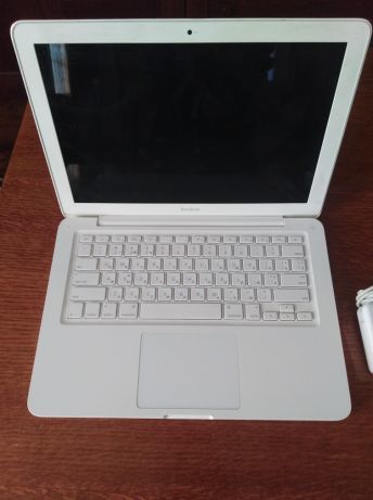 MacBook 13" White 2010 БУ iPoster.ua