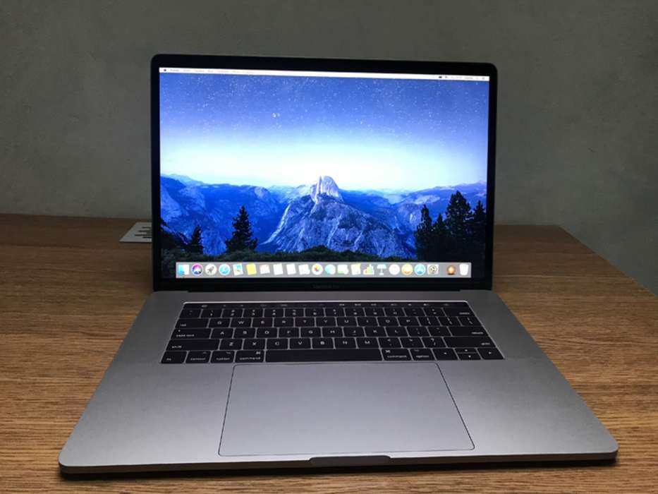 MacBook Pro 15" Space Gray Touch Bar 2017 БУ iPoster.ua