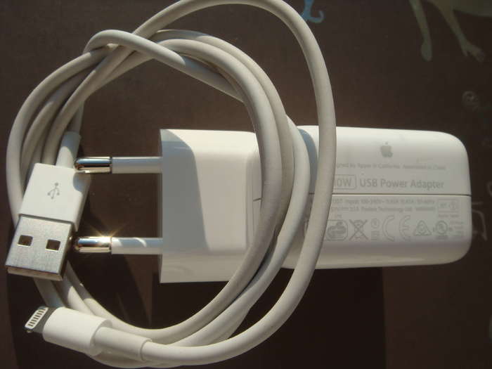 зарядка из комплекта iPad кабель Apple Lightning на iPad iPhone iPoster.ua